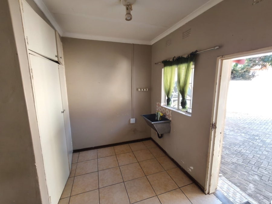 To Let 3 Bedroom Property for Rent in Safari Gardens North West